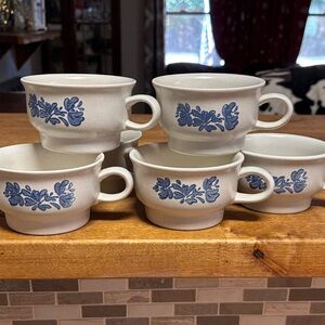 Pfaltzgraff  Yorktowne set of 8 White and Blue Floral Mugs  3 have small chip
